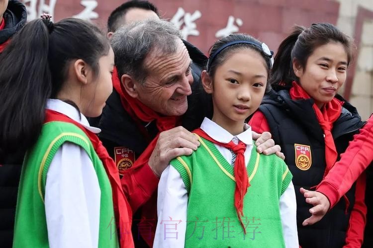 暖心·中国之队 | 铿锵玫瑰走进永川汇龙小学