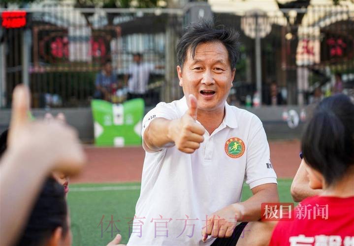 听邓世俊讲述蒿俊闵的成才经 听邓世俊讲述蒿俊闵的成才经